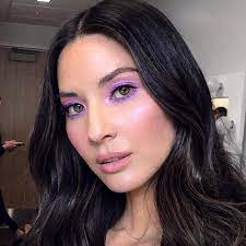 how to wear purple on your eyes cheeks