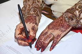 henna on hands of indonesian wedding