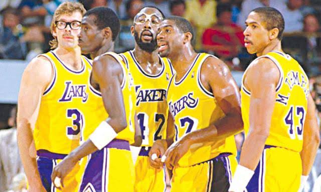 Pics: LA Lakers Debut Black Alternate Uniforms – SportsLogos.Net News