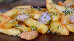 patatas fritas al ajo y provenzal