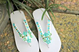 When it comes to flip flops being used as a theme in beach homes, there are plenty of options to consider. 25 Different Ways To Fancy Your Flip Flops