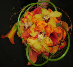 Résultat de recherche d'images pour "bouquet mariée LINEAIRE ORCHIDEE"