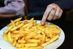 What is the best way to reheat fries?