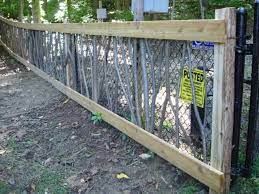 But a few modifications were needed to make sure that dogs did not get out. How To Camouflage A Chain Link Fence Do It Yourself Fun Ideas Chain Link Fence Chain Link Fence Cover Black Chain Link Fence