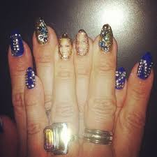 beyoncé shows us how nail art is done