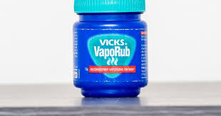 vicks vaporub against toenail fungus