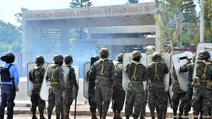 Gobierno de Honduras envió a la policía militar a reprimir a estudiantes. -  LA VOZ DEL NORTE