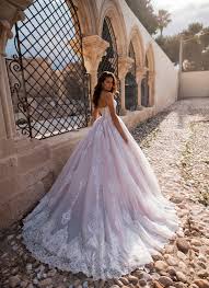 Популярна в лондон дизайнерка създаде булчинска рокля специално за мъже. Bulchinski Svatbeni I Oficialni Rokli Ss Zashemetyavash Dizajn De Sevilla Con Amor 2021 Inspiration 2021
