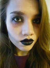 easy zombie makeup that you can do with