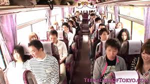 バスの日本人ティーングループセックスアクションベイブ 