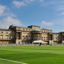 the queen s home buckingham palace