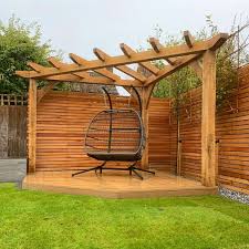 A Pergola Into Your Garden Design