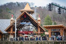 4 attractions in gatlinburg tn that are