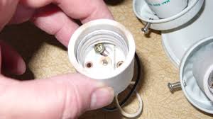 how to fix a ceiling fan light socket