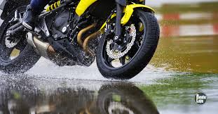 ApaNakBuat: Ketahui 6 Tip Menunggang Motosikal Ketika Musim Hujan