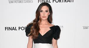 Elizabeth chambers was born on august 18, 1982 in san antonio, texas, us. Elizabeth Chambers Wiki Armie Hammer S Wife Has The Recipe For Having It All Then Some