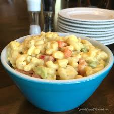 I'm remembering a macaroni salad from my childho.od.elbow mac, peas, shredded cheddar cheese and a sweet miracle whip dressing. Best Ever Amish Macaroni Salad Sweet Little Bluebird