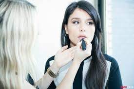 jessie ware gets glam for a big show