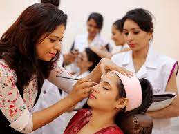25 best make up courses in abu dhabi 2023