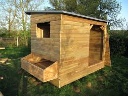 Croquis comment réaliser une cabane pour vous, vos enfants en utilisant comme matériau de base « la pallete en bois ». Construire Un Poulailler Avec Des Palettes Poulailler Info Com