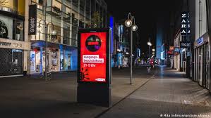 The decisions of the federal and state governments to contain the corona pandemic have been incorporated into the corona protection ordinance (only in german), which will be in force throughout the state. Ausgangssperre Unterwegs Bei Nacht In Koln Deutschland Dw 22 04 2021