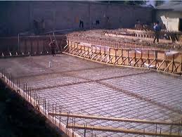 Konsultasikan strktur dinding penahan kolam dengan insinyur struktur jika ragu, dan ingat bahwa titik terlemah struktur adalah di pertemuan dinding dengan lantai, dan pada dinding lurus yang panjang. 6 Hal Yang Membuat Konstruksi Kolam Renang Menjadi Mahal