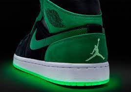 Offer valid from 9pm pst on july 1, 2017 to 11:59pm pst on june 30, 2021, while supplies last. Xbox Air Jordan 1 Mid First Look Sneakernews Com
