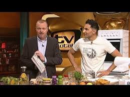 Er soll den wendler ersetzen: Vegan Kochen Mit Attila Und Stefan Raab Tv Total Youtube