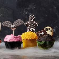 Reese's pieces turkey cupcakes are perfect for kids to decorate to get in the thanksgiving spirit! 61 Cute Halloween Cupcakes Easy Recipes For Halloween Cupcake Ideas