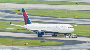 boeing 767 delta airlines towed taxiway
