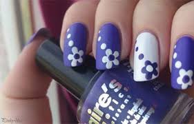 14 Cute And Easy Flower Nail Designs