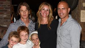 As per her nationality, she is american and belongs to mixed know about her husband & children. Julia Roberts Steps Out With Family See How Big Her Kids Have Grown Entertainment Tonight