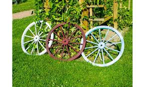 off on wooden wagon wheel outdoor de