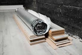 insulating material roll and laminate