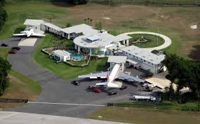 John travolta is the owner of a boeing 707 with registration n707jt. 8 Unique Celebrity Mansions You Don T Want To Miss Celebrity Homes On Starmap Com