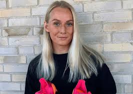 Blackstenius opened the scoring in the 25th minute when she glanced a header across goal and into the net from a sofia jakobsson cross. Jpfvk3dpqn5h1m