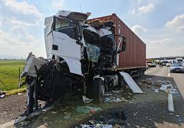 Si scontrano due mezzi pesanti, tre feriti e code chilometriche. Tragico Schianto Fra Due Camion In Autostrada Vicino A Fidenza Morto Un 55enne Gazzetta Di Parma