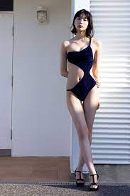 10頭身美女・小貫莉奈、大胆セクシー水着で魅せる最強スタイル 1年半ぶり『週プレ』グラビア | ORICON NEWS