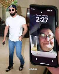 आज भी याद आते हैं Papa, Ranbir Kapoor ने मोबाइल के वॉल पेपर पर लगाई Rishi  Kapoor की Photo ... - Lalluram Hindi news, हिंदी न्यूज़, Hindi Samachar -  Lalluram.com