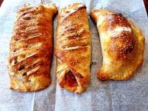 Is a calzone a rolled pizza?