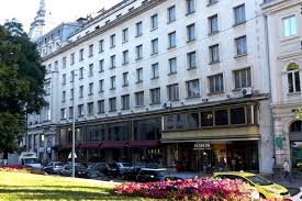 Бизнесменът мирослав печев е един от големите дистрибутори на кафе, чай и алкохол други бързооборотни стоки в българия чрез фирмата си „софсток. Darina Pavlova Prodade Grand Hotel Blgariya Klub Z