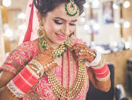 famous bridal makeup artists in delhi