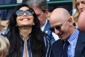 Hillary clinton's crew supposedly includes not just close aide and confidante huma abedin and her. Lauren Sanchez And Jeff Bezos Relieved That Romance Is Public