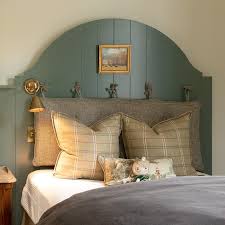 Curved Headboard Design Ideas