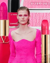 how to wear hot pink makeup according