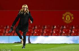 Paul pogba, a devout muslim, removes a bottle of heineken beer from. Julia Roberts Kisses Paul Pogba As She Family Visits Man U S Stadium Photos