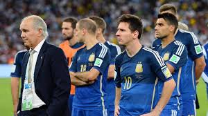 Lionel messi et alejandro sabella après la finale de la coupe du monde 2014 ©maxppp. Argentina Coach Alejandro Sabella Says Lionel Messi Deserves Golden Ball Award The National