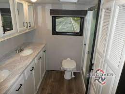 Rvs With A Rear Bath Check Out This