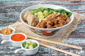Ada ayam goreng, ampela, empal, udang, babat hingga iso. 5 Kedai Mie Ayam Lezat Yang Selalu Ramai Di Jakarta