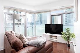 downtown toronto condo mins from